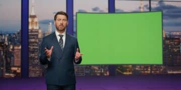 Maximize Impact: Using Visual Aids Effectively in Presentations - Cover Image